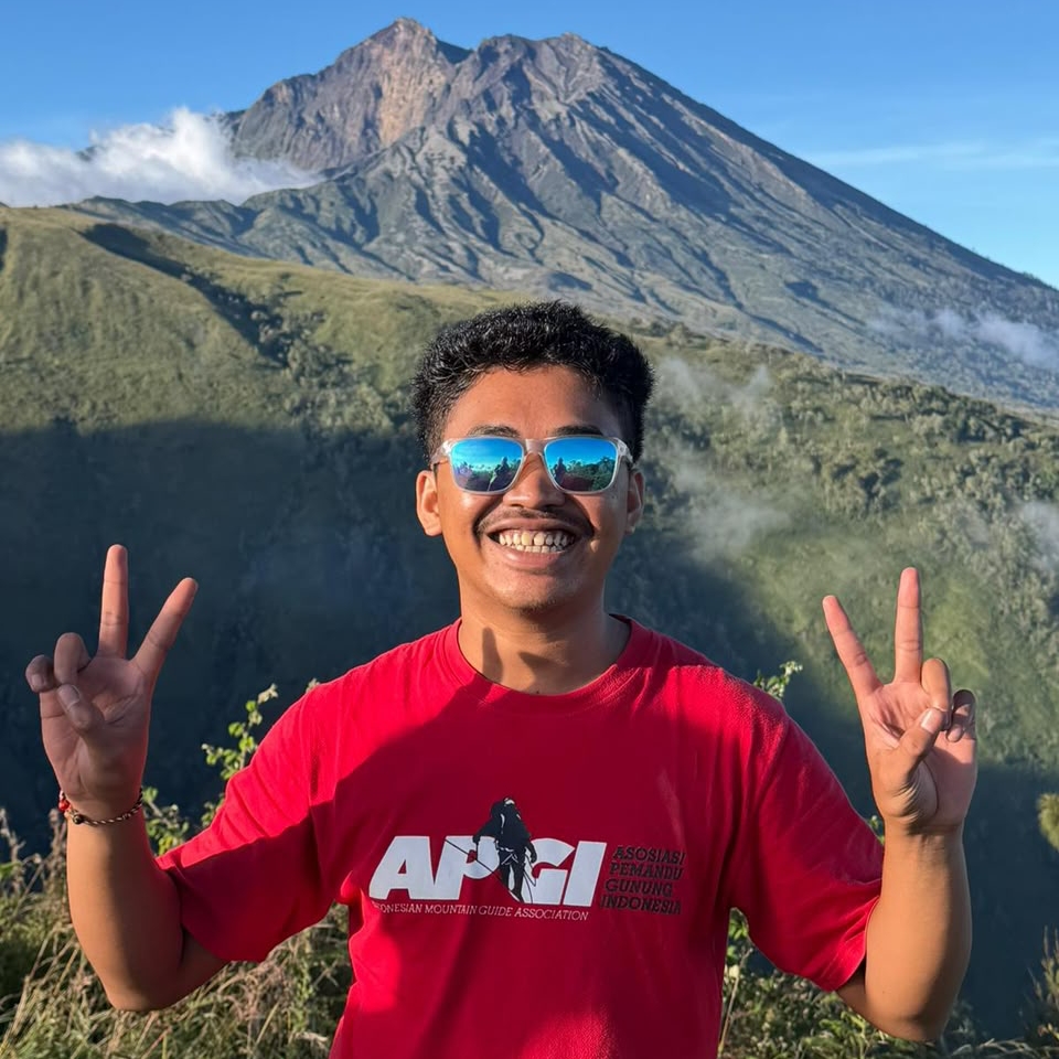 Jeweh the guide on Mount Rinjani, Tetebatu